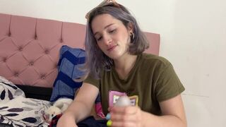 MI HERMANASTRA ENCUENTA FOTOS SEXIS EN MI CEL ELLA PIDE QUE LA FOLLEN - porn video